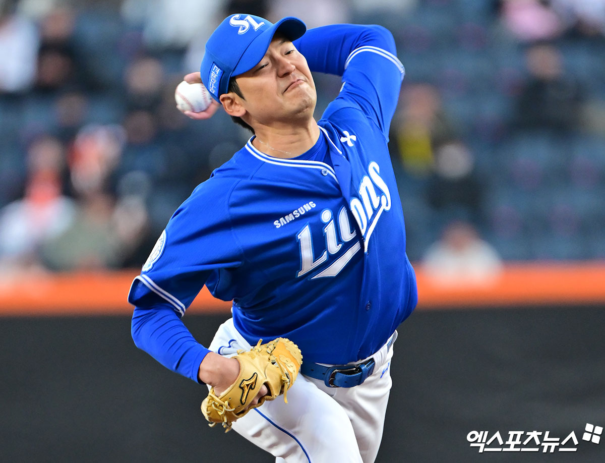 17일 오후 대전 한화생명 볼파크에서 열린 '2025 신한 SOL Bank KBO리그' 삼성 라이온즈와 한화 이글스의 시범경기, 1회말 삼성 선발투수 백정현이 공을 힘차게 던지고 있다. 엑스포츠뉴스 DB