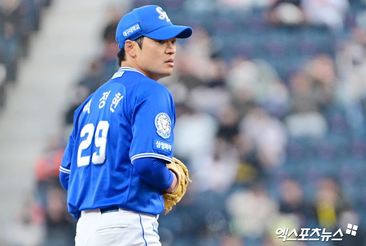 17일 오후 대전 한화생명 볼파크에서 열린 '2025 신한 SOL Bank KBO리그' 삼성 라이온즈와 한화 이글스의 시범경기, 1회말 삼성 선발투수 백정현이 공을 힘차게 던지고 있다. 엑스포츠뉴스 DB