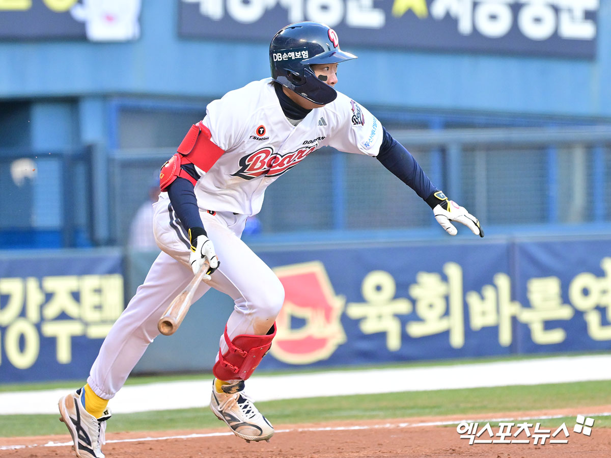 29일 오후 서울 송파구 잠실야구장에서 열린 '2025 신한 SOL Bank KBO리그' 삼성 라이온즈와 두산 베어스의 경기, 5회말 1사 1루 두산 김민석이 타격을 하고 있다. 엑스포츠뉴스DB