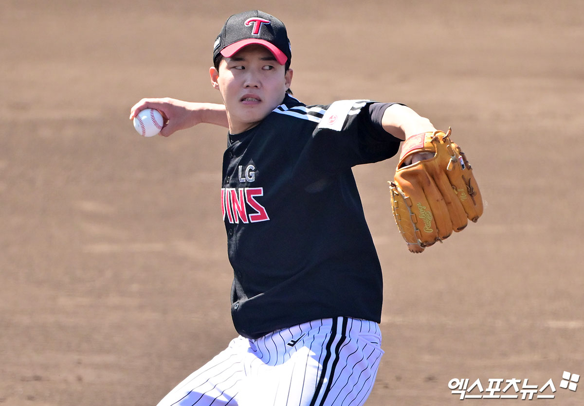 LG 투수 임찬규는 3일 수원 KT위즈파크에서 열린 '2025 신한 SOL Bank KBO 리그' KT와 시즌 두 번째 맞대결에서 선발 등판했다. 5⅔이닝 1실점으로 시즌 2승(무패)을 챙겼다. 엑스포츠뉴스 DB