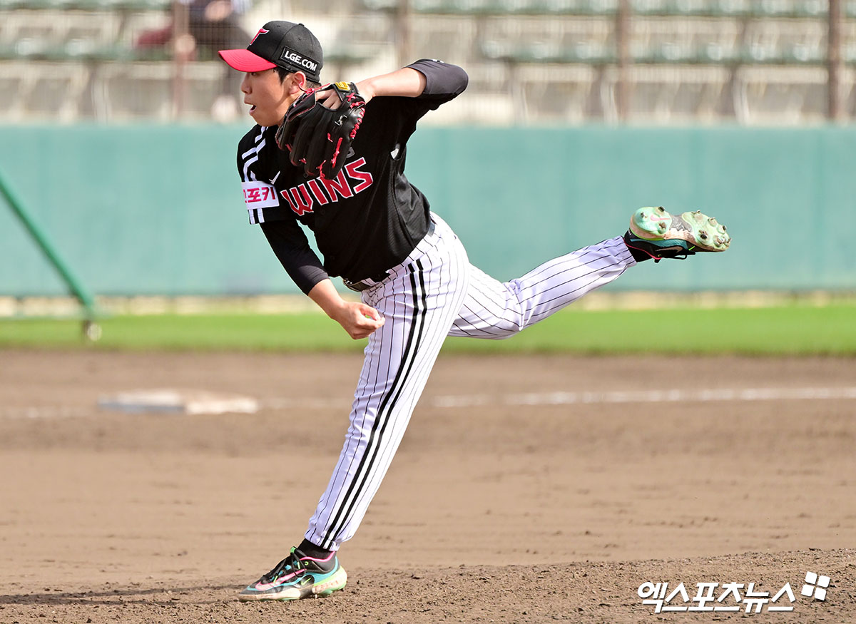 LG 투수 박명근은 3일 수원 KT위즈파크에서 열린 '2025 신한 SOL Bank KBO 리그' KT와 시즌 두 번째 맞대결에서 구원 등판했다. 최종 성적 1⅓이닝 무실점으로 5-1 팀 승리를 지켜 시즌 첫 세이브를 챙겼다. 엑스포츠뉴스 DB