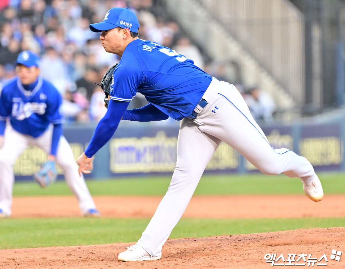 삼성 라이온즈 신인 좌완 배찬승이 개막 초반부터 인상적인 투구를 선보이면서 신인왕 유력 후보로 부상하는 분위기다. 팀 선배 원태인도 배찬승의 구위를 칭찬하면서 조금 더 공격적인 투구를 주문했다. 엑스포츠뉴스 DB