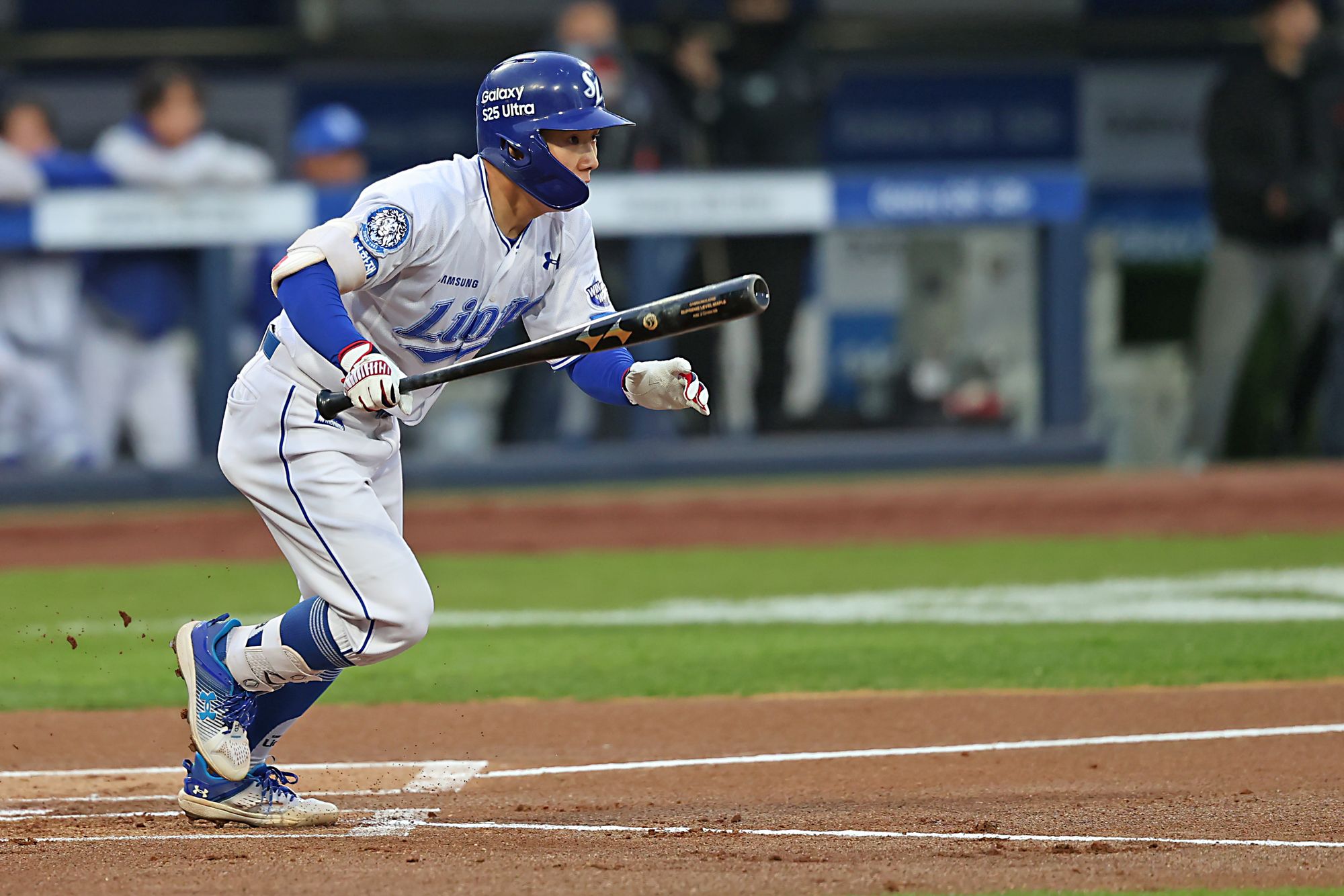 삼성 라이온즈는 4일 대구삼성라이온즈파크에서 열린 2025 신한 SOL Bank KBO리그 한화 이글스와의 홈경기에서 5-0 완승을 거뒀다. 삼성 김지찬은 경기 중 햄스트링 통증으로 교체됐고, 5일 선발 라인업에서 제외됐다. 삼성 라이온즈