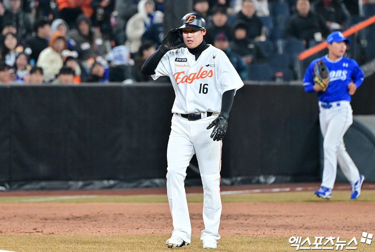 17일 오후 대전 한화생명 볼파크에서 열린 '2025 신한 SOL Bank KBO리그' 삼성 라이온즈와 한화 이글스의 시범경기, 4회말 1사 2,3루 한화 하주석이 최인호의 우익수 플라이때 태그업을 시도했다가 태그아웃을 당하고 있다. 엑스포츠뉴스DB