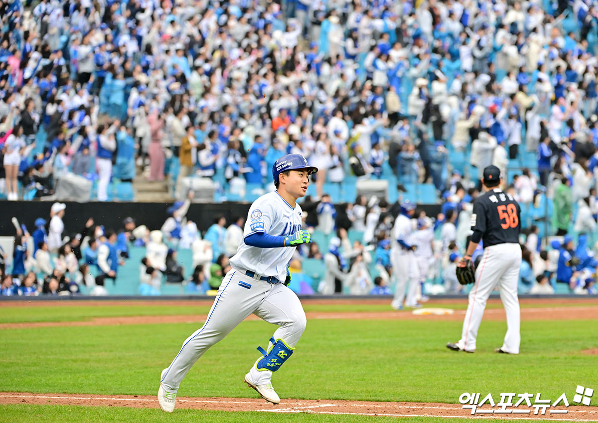 5일 오후 대구삼성라이온즈파크에서 열린 '2025 신한 SOL Bank KBO리그' 한화 이글스와 삼성 라이온즈의 경기, 8회말 1사 삼성 김헌곤이 솔로 홈런을 날리고 있다. 엑스포츠뉴스DB