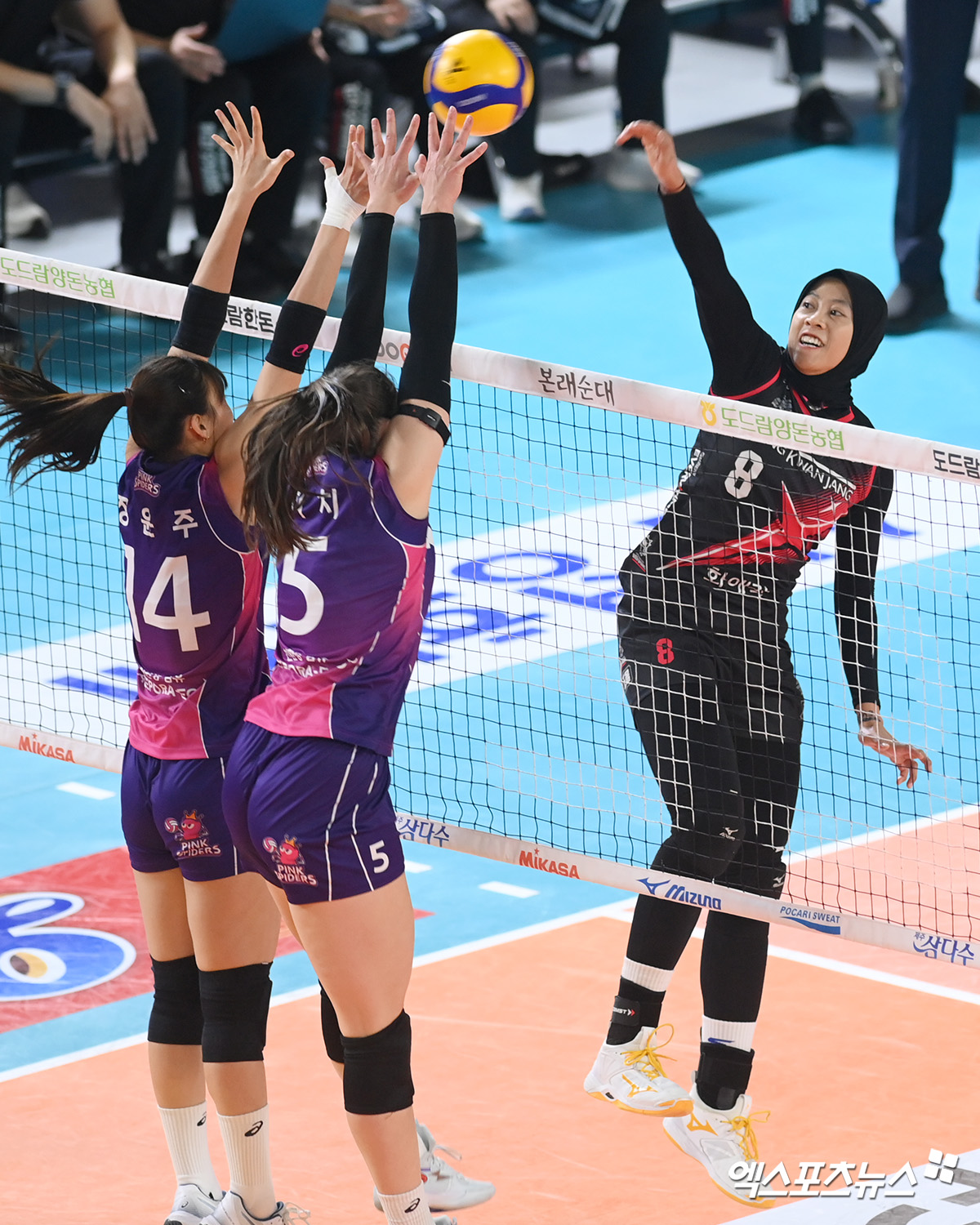 정관장 메가가 6일 대전 충무체육관에서 열린 V리그 여자부 챔피언결정전 4차전 흥국생명과의 경기에서 공격하고 있다. 엑스포츠뉴스 대전, 고아라 기자