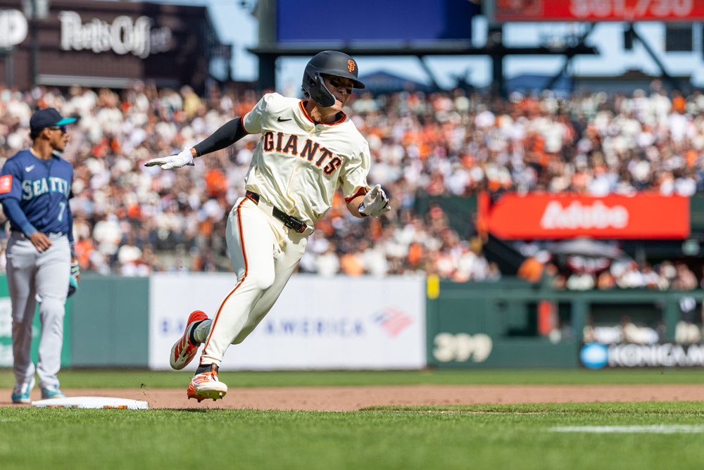 샌프란시스코 외야수 이정후는 7일(한국시간) 오라클파크에서 열린 '2025 메이저리그' 시애틀전에서 3번타자 중견수로 선발 출전했다. 이날 2루타 한 방을 포함해 멀티히트로 활약해 5-4 팀 승리에 보탬이 됐다. 시즌 타율은 종전 0.321에서 0.344로 상승했다. 연합뉴스 REUTERS
