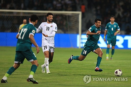 이라크 방송 '아이뉴스' 스포츠 프로그램 진행자이자 카타르 신문 '알라야' 기자인 알리 누리가 7일(한국시간) 자신의 사회관계망서비스(SNS)를 통해 이라크축구협회가 현재 아랍에미리트연합(UAE) 감독인 후세인 아무타를 차기 이라크 축구 국가대표팀 감독 1순위에 두고 협상 중이라고 전했다. 연합뉴스