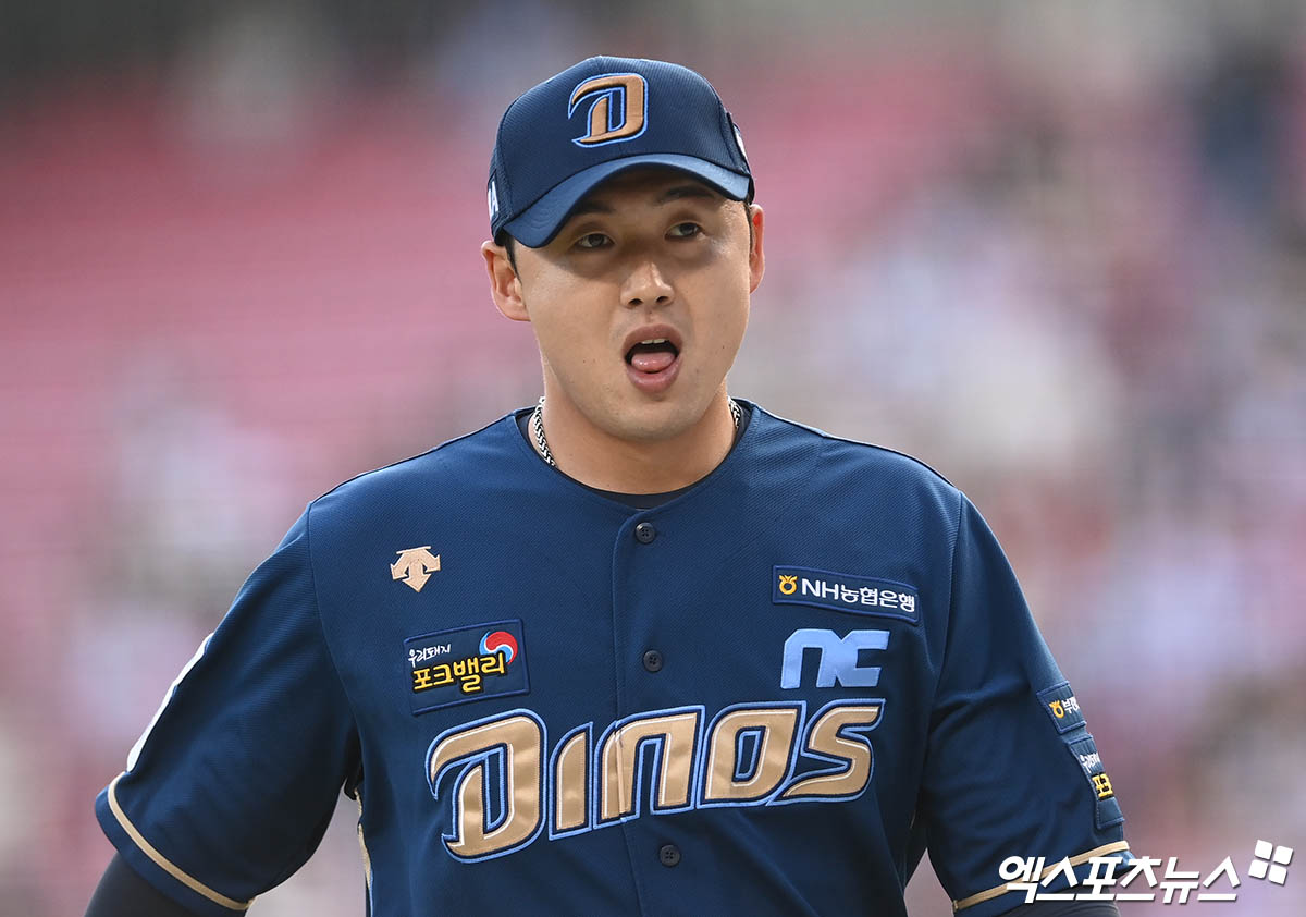 NC 투수 최성영은 지난 5일 고척 스카이돔에서 열린 '2025 신한 SOL Bank KBO 리그' 키움과 정규시즌 2차전에서 구원 등판했다. 최종 성적 1⅔이닝 무실점으로 호투해 승리 투수가 됐다. 전략적인 이유로 한 경기 만에 선발 투수에서 불펜으로 보직을 바꿨지만, 어느 위치에서든 팀에 활력을 불어넣고 있다. 엑스포츠뉴스 DB
