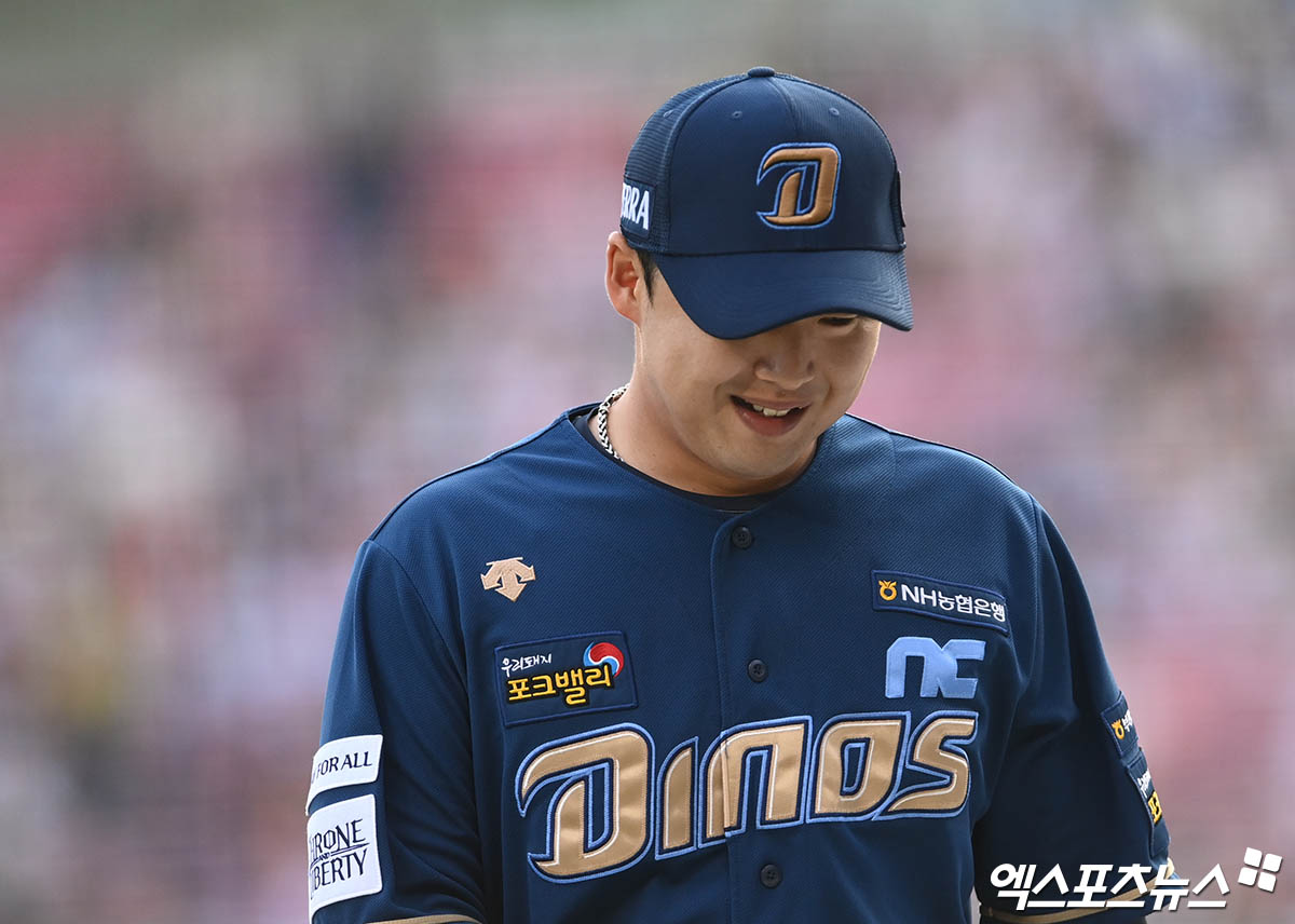 NC 투수 최성영은 지난 5일 고척 스카이돔에서 열린 '2025 신한 SOL Bank KBO 리그' 키움과 정규시즌 2차전에서 구원 등판했다. 최종 성적 1⅔이닝 무실점으로 호투해 승리 투수가 됐다. 전략적인 이유로 한 경기 만에 선발 투수에서 불펜으로 보직을 바꿨지만, 어느 위치에서든 팀에 활력을 불어넣고 있다. 엑스포츠뉴스 DB