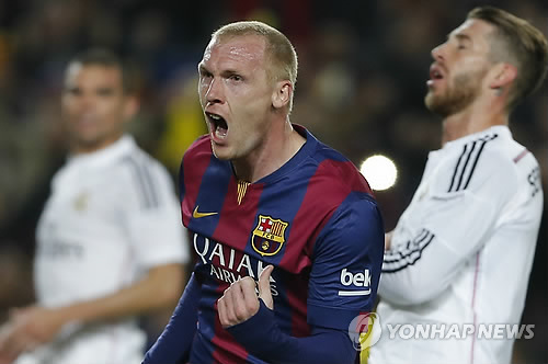 프랑스 매체 '레퀴프'가 7일(한국시간) 과거 바르셀로나에서 뛰었던 스타 수비수 제레미 마티유의 깜짝 놀랄 근황을 전했다. 연합뉴스