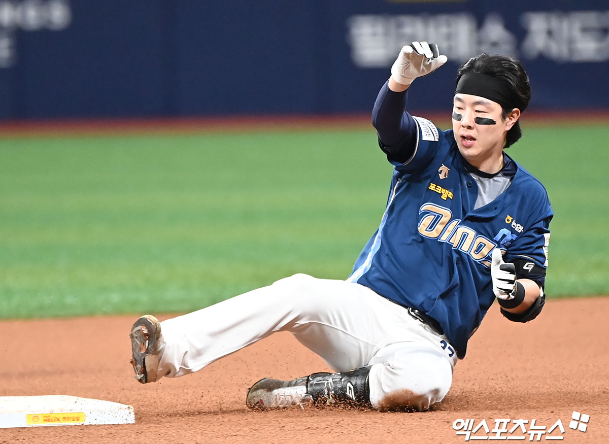 NC 외야수 박건우는 지난 6일 고척 스카이돔에서 열린 '2025 신한 SOL Bank KBO 리그' 키움과 정규시즌 세 번째 맞대결에서 5번타자 중견수로 선발 출전했다. 안타와 볼넷으로 3출루 경기를 펼쳐 공격에 활력을 불어넣던 중 왼쪽 햄스트링을 다쳐 교체됐다. 8일 병원 검진에 들어갈 예정이다. 엑스포츠뉴스 DB