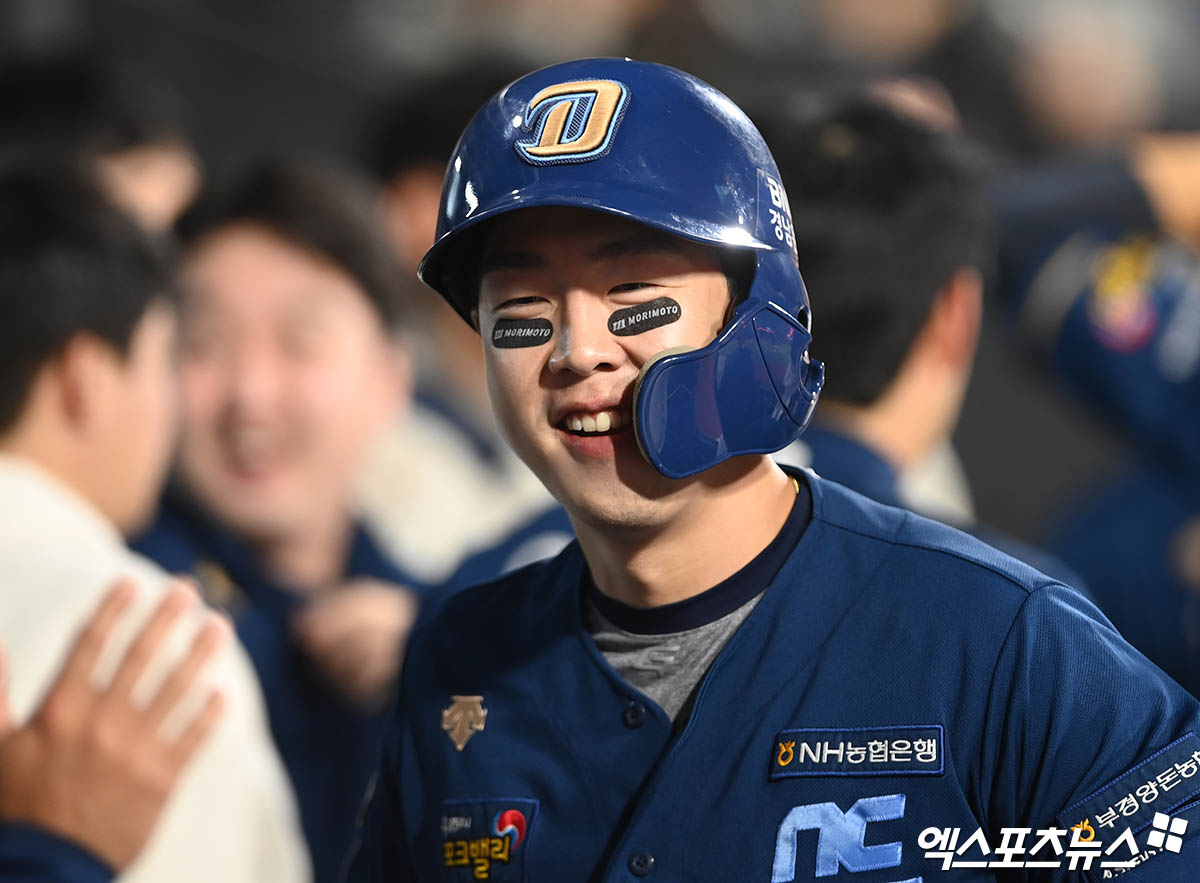 NC 외야수 박건우는 지난 6일 고척 스카이돔에서 열린 '2025 신한 SOL Bank KBO 리그' 키움과 정규시즌 세 번째 맞대결에서 5번타자 중견수로 선발 출전했다. 안타와 볼넷으로 3출루 경기를 펼쳐 공격에 활력을 불어넣던 중 왼쪽 햄스트링을 다쳐 교체됐다. 8일 병원 검진에 들어갈 예정이다. 엑스포츠뉴스 DB