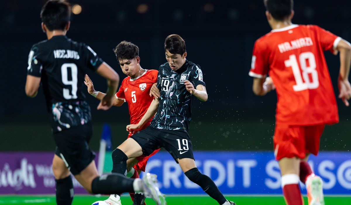 백기태 감독이 이끄는 한국 U-17 축구 국가대표팀이 7일(한국시간) 사우디아라비아 제다에 있는 킹 압둘라 스포츠 시티 홀 스타디움에서 열린 아프가니스탄과의 2025 아시아축구연맹(AFC) U-17 아시안컵 C조 2차전에서 여섯 골을 폭발시키며 대승을 거뒀다. AFC