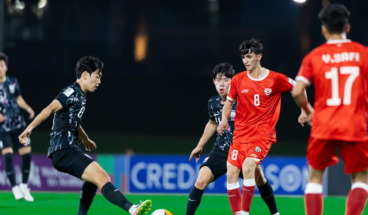 백기태 감독이 이끄는 한국 U-17 축구 국가대표팀이 7일(한국시간) 사우디아라비아 제다에 있는 킹 압둘라 스포츠 시티 홀 스타디움에서 열린 아프가니스탄과의 2025 아시아축구연맹(AFC) U-17 아시안컵 C조 2차전에서 여섯 골을 폭발시키며 대승을 거뒀다. AFC