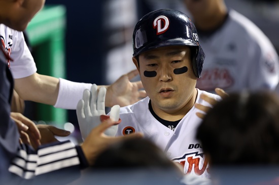 두산 베어스 포수 양의지가 8일 잠실 한화전에서 4타수 3안타 1홈런 2타점 1득점으로 팀 승리에 큰 힘을 보탰다. 두산 베어스