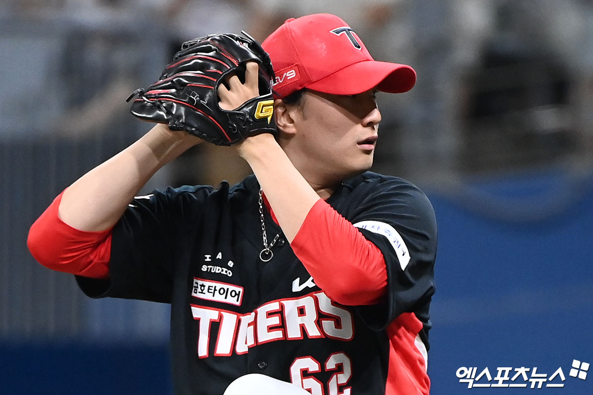 KIA 투수 정해영은 8일 사직구장에서 열린 '2025 신한 SOL Bank KBO 리그' 롯데와 정규시즌 첫 번째 맞대결에서 구원 등판했다. 이날 시즌 첫 삼자범퇴 깔끔한 투구로 세이브를 기록. 5-4 팀 승리를 지켰다. 엑스포츠뉴스 DB