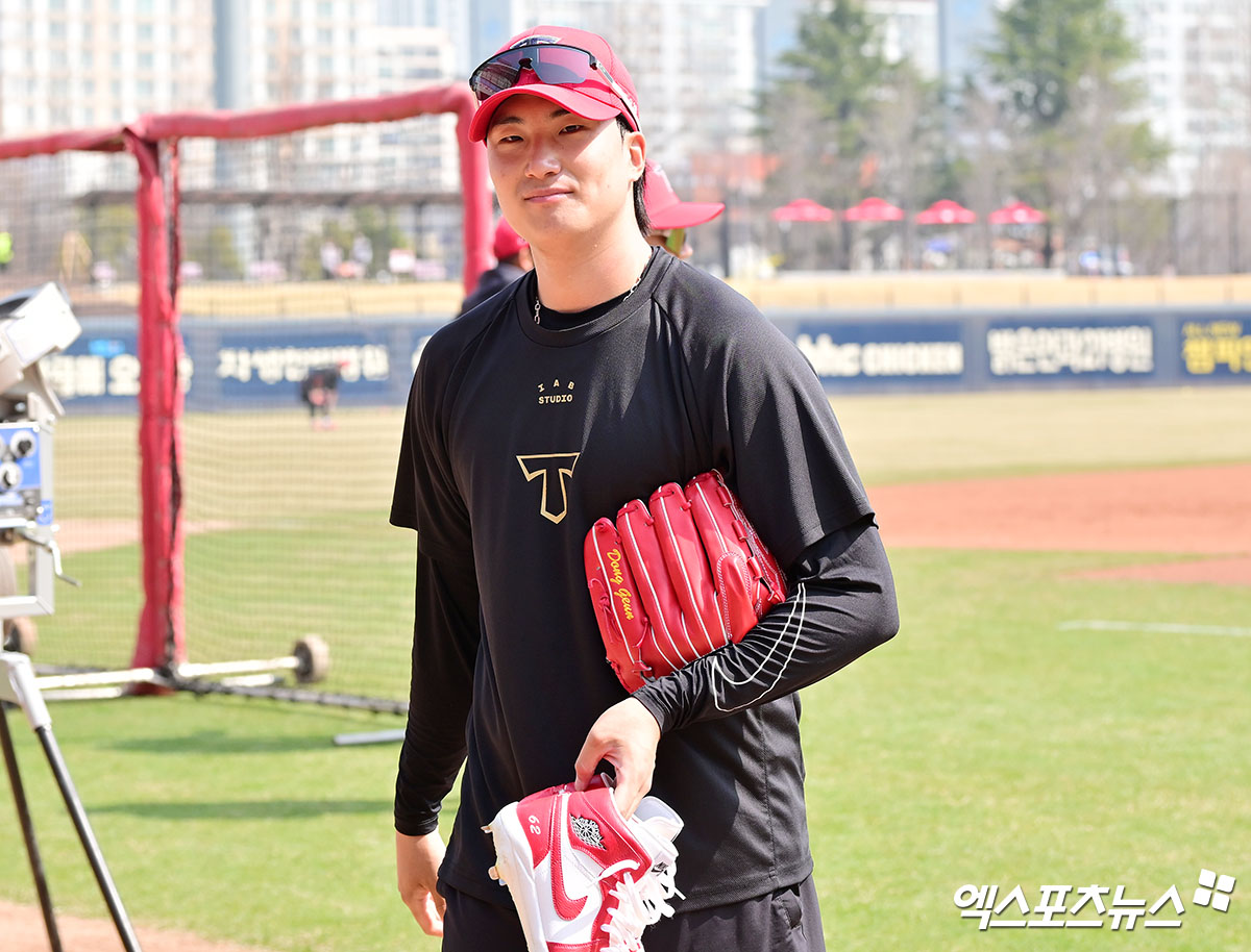 KIA 투수 정해영은 8일 사직구장에서 열린 '2025 신한 SOL Bank KBO 리그' 롯데와 정규시즌 첫 번째 맞대결에서 구원 등판했다. 이날 시즌 첫 삼자범퇴 깔끔한 투구로 세이브를 기록. 5-4 팀 승리를 지켰다. 엑스포츠뉴스 DB