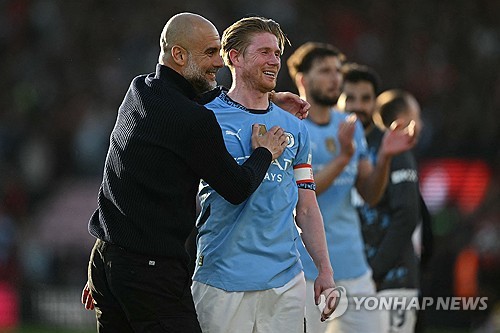 인터 마이애미 이적설에 휩싸인 케빈 더브라위너가 마이애미 소속으로 맨체스터 시티와 맞붙을 가능성이 생겼다. 더브라위너가 마애미로 이적할 경우 맨체스터 시티와 2025 국제축구연맹(FIFA) 클럽 월드컵에서 만날 수도 있기 때문이다. 사진 연합뉴스