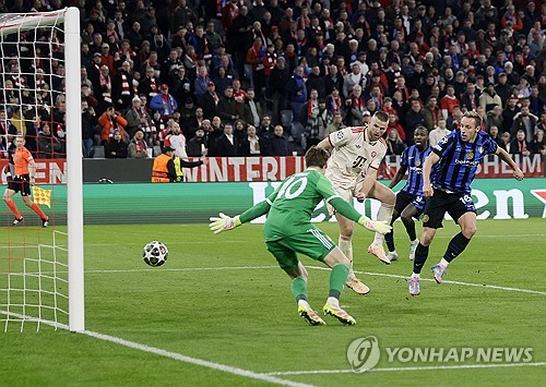 뱅상 콤파니 감독이 이끄는 바이에른 뮌헨은 9일(한국시간) 독일 뮌헨에 있는 알리안츠 아레나에서 열린 인터 밀란과의 2024-2025시즌 유럽축구연맹(UEFA) 챔피언스리그 8강 1차전에서 1-2로 패했다.  김민재는 중앙 수비수로 선발 출장해 후반 29분 교체될 때까지 74분을 소화했다. 이후 에릭 다이어가 결승 골 실점에 결정적인 역할을 하면서 뮌헨의 홈 1차전 패배 원흉이 됐다. 연합뉴스