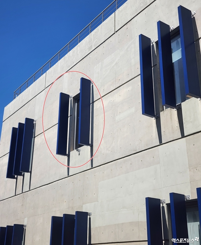 지난달 경남 창원시 마산회원구 창원NC파크에서 구조물 추락사고로 관중이 숨지는 사고가 발생했다. 엑스포츠뉴스 DB