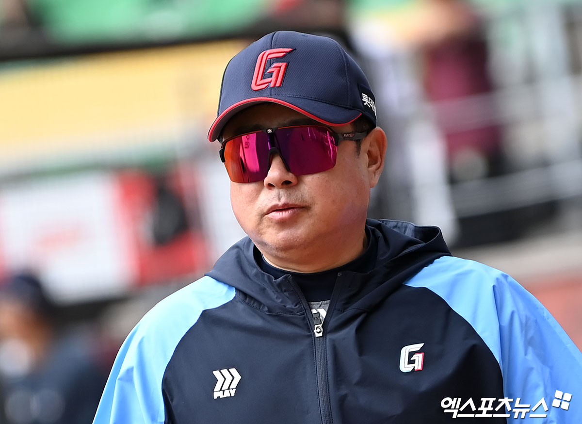 김태형 롯데 감독은 9일 사직구장에서 열릴 '2025 신한 SOL Bank KBO 리그' KIA와 정규시즌 두 번째 맞대결을 앞두고 투수 김진욱을 언급했다. 지난 경기에서 기회를 더 줬으면 한다고 아쉬움을 나타냈다. 엑스포츠뉴스 DB