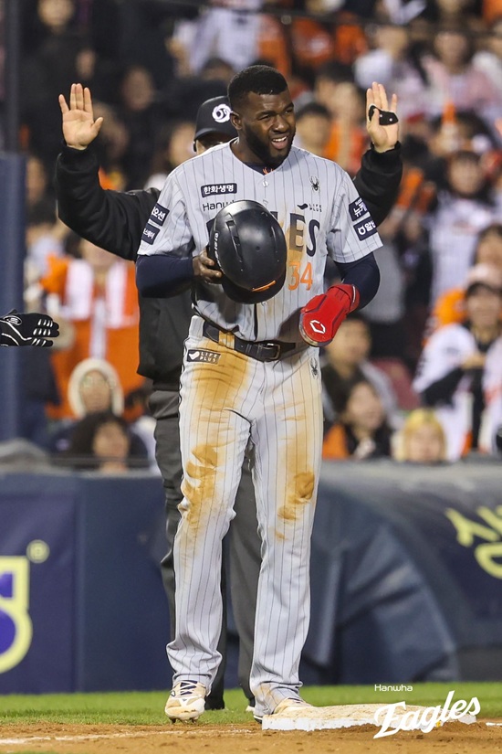 한화 이글스 외국인 타자 플로리얼이 지난 9일 잠실 두산전에서 2안타 2타점 1득점 2볼넷으로 팀 승리에 큰 힘을 보탰다. 한화 이글스