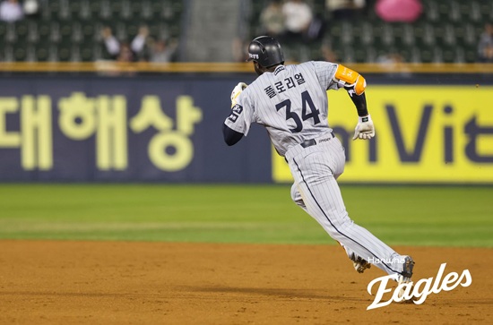 한화 이글스 외국인 타자 플로리얼이 지난 9일 잠실 두산전에서 2안타 2타점 1득점 2볼넷으로 팀 승리에 큰 힘을 보탰다. 한화 이글스