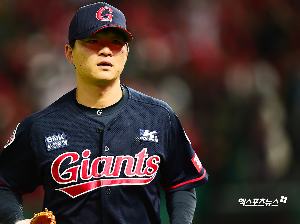 롯데 투수 박시영은 9일 사직구장에서 열린 '2025 신한 SOL Bank KBO 리그' KIA와 정규시즌 1차전 맞대결에서 구원 등판했다. 1665일 만에 롯데 복귀전을 치러 ⅔이닝 무실점으로 강렬한 인상을 남겼다. 그는 롯데 불펜에 단비가 될 수 있을까. 엑스포츠뉴스 DB