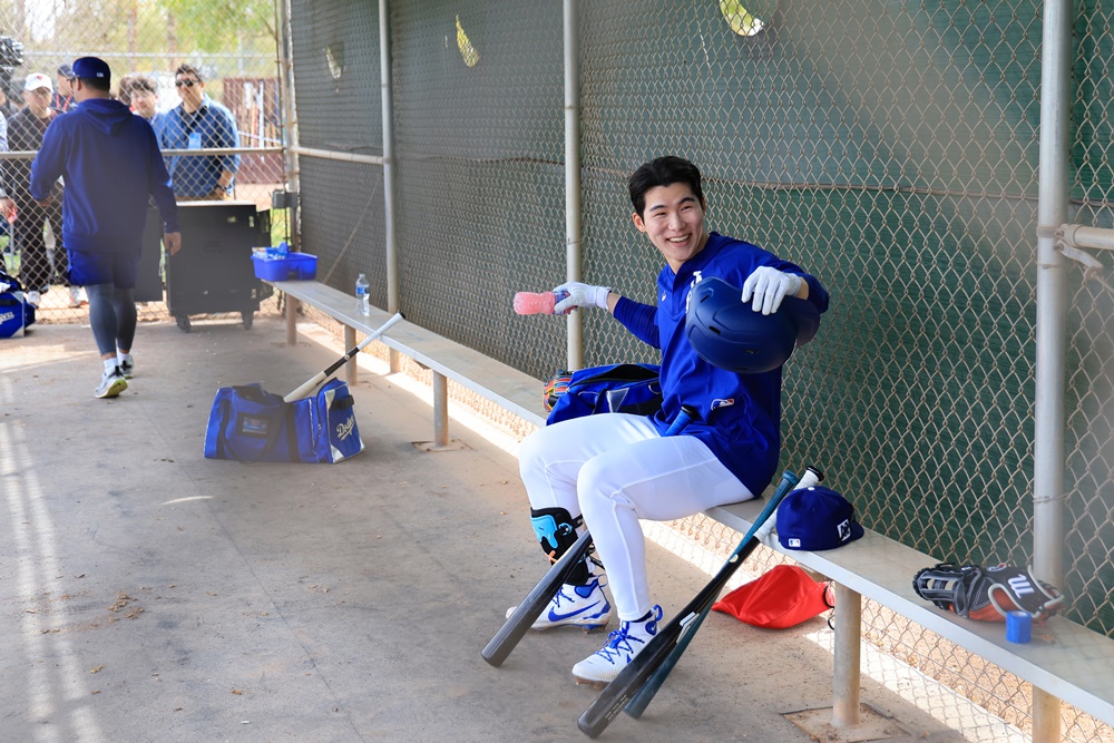 오클라호마시티 내야수 김혜성은 9일(한국시간) 다이아몬드 스타디움에서 열린 '2025 마이너리그' 라운드락 익스프레스전에서 1번타자 중견수로 선발 출전했다. 이날 6타수 3안타 3타점 3득점을 기록해 16-3 팀 대승에 힘을 보탰다. 이달 들어 타격감을 끌어올리며 메이저리그 콜업 가능성을 높이고 있다. 연합뉴스
