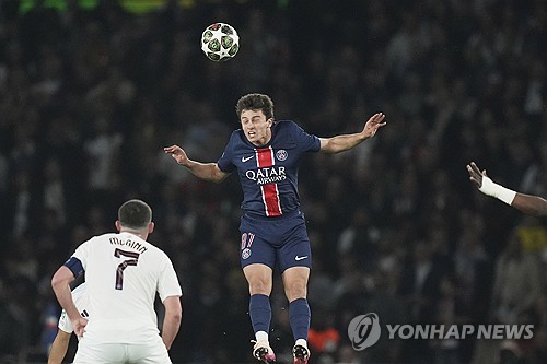 PSG가 10일(한국시간) 프랑스 파리에 있는 파르크 데 프랭스에서 열린 애스턴 빌라와의 2024-2025시즌 유럽축구연맹(UEFA) 챔피언스리그 8강 1차전에서 흐비차 크바라첼리아의 역전 골에 힘입어 3-1로 승리했다. 연합뉴스