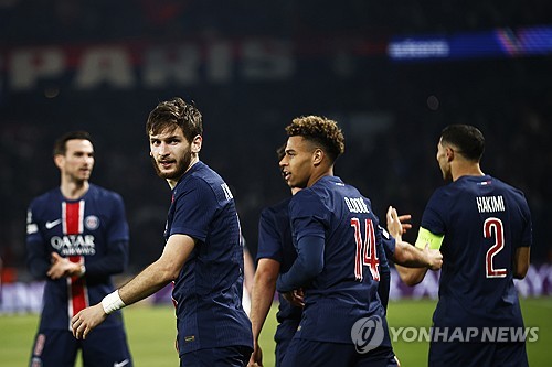 PSG가 10일(한국시간) 프랑스 파리에 있는 파르크 데 프랭스에서 열린 애스턴 빌라와의 2024-2025시즌 유럽축구연맹(UEFA) 챔피언스리그 8강 1차전에서 흐비차 크바라첼리아의 역전 골에 힘입어 3-1로 승리했다. 연합뉴스