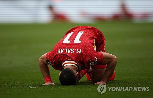 영국 BBC가 10일(한국시간) 리버풀이 공격수 살라와의 재계약 합의에 근접했다고 보도했다. 살라는 리버풀과 2년 재계약이 임박했다. 연합뉴스