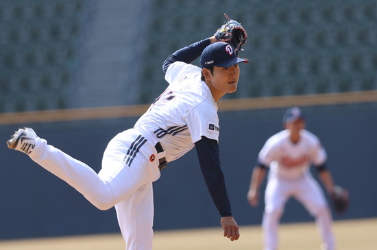 두산 베어스 투수 곽빈이 다쳤던 옆구리 회복 판정을 받고 다음 주부터 캐치볼 훈련을 시작한다. 두산 베어스