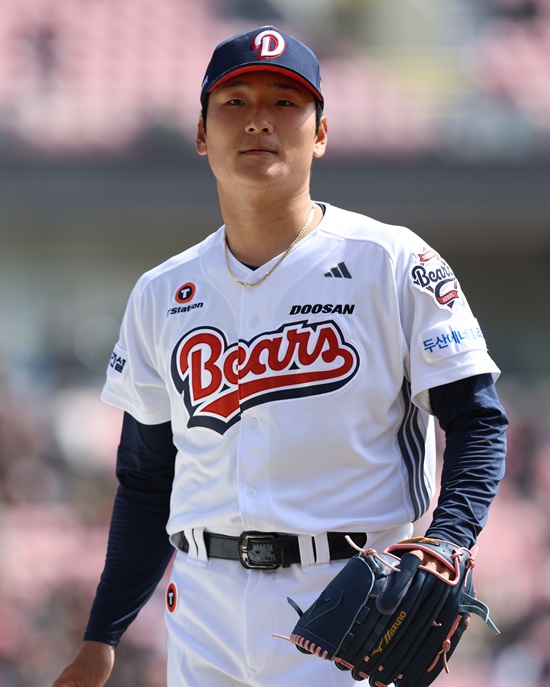 두산 베어스 투수 곽빈이 다쳤던 옆구리 회복 판정을 받고 다음 주부터 캐치볼 훈련을 시작한다. 두산 베어스