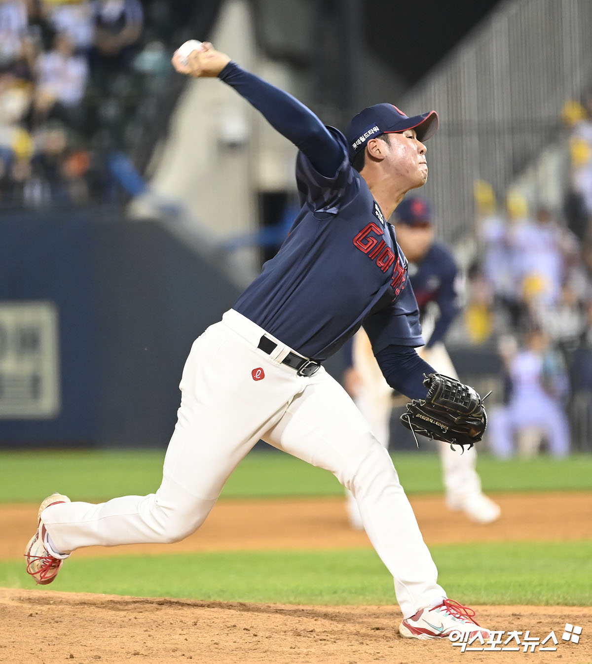 롯데 투수 전미르는 10일 상무(국군체육부대) 최종 합격자로 선발됐다. 다음달 12일 입대할 계획이다. 엑스포츠뉴스 DB