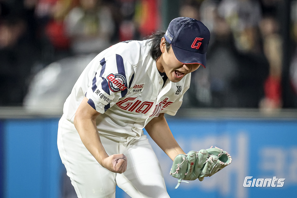 롯데 투수 정철원은 10일 사직구장에서 열린 '2025 신한 SOL Bank KBO 리그' KIA와 정규시즌 3차전에서 구원 등판했다. 최종 성적 1이닝 무실점으로 8-3 팀 승리를 지키며 시즌 6번째 홀드를 추가했다. 롯데 자이언츠