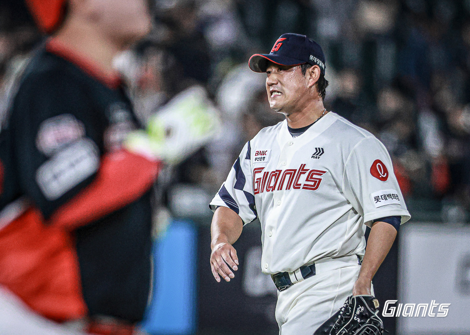 롯데 투수 김상수는 10일 사직구장에서 열린 '2025 신한 SOL Bank KBO 리그' KIA와 주중 3연전 마지막 경기에서 구원 등판했다. 1⅓이닝 무실점으로 상대 타선을 제압하며 팀 승리에 힘을 보탰다. 롯데 자이언츠