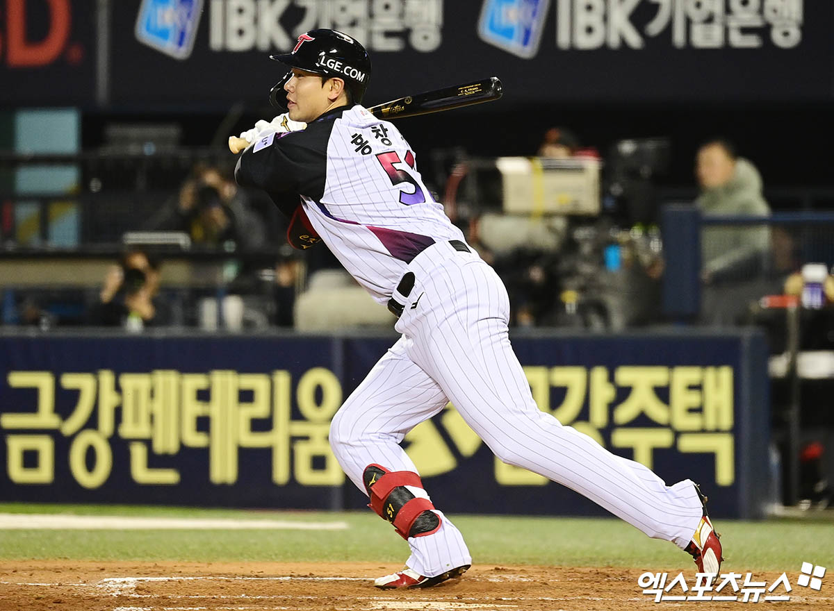 LG 트윈스 외야수 홍창기가 11일 잠실 두산전에서 결장한다. LG 염경엽 감독은 홍창기가 담 증세로 이번 주말 시리즈 출전이 불투명하다고 밝혔다. 엑스포츠뉴스 DB