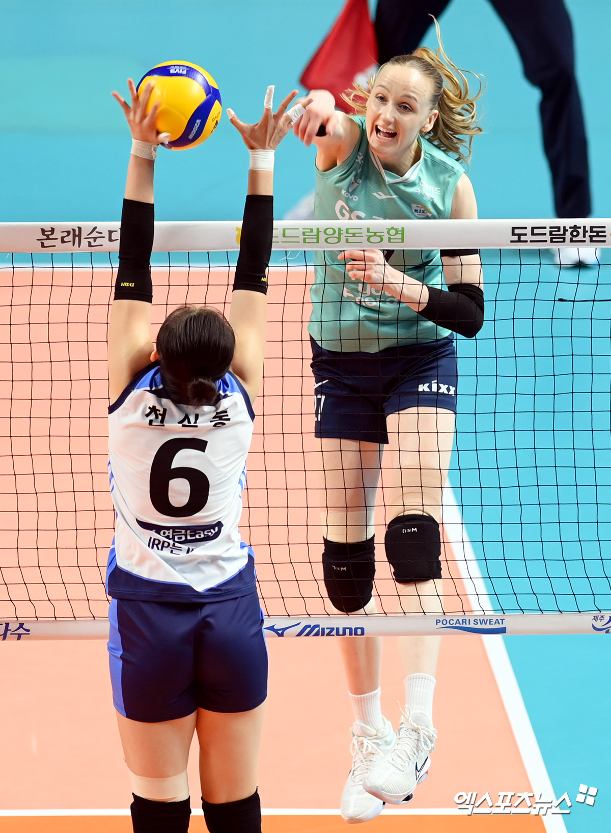 6일 오후 서울 장충체육관에서 열린 ‘도드람 2024-2025 V-리그’ GS칼텍스와 IBK기업은행의 경기, GS칼텍스 와일러가 공격을 시도하고 있다. 엑스포츠뉴스 DB