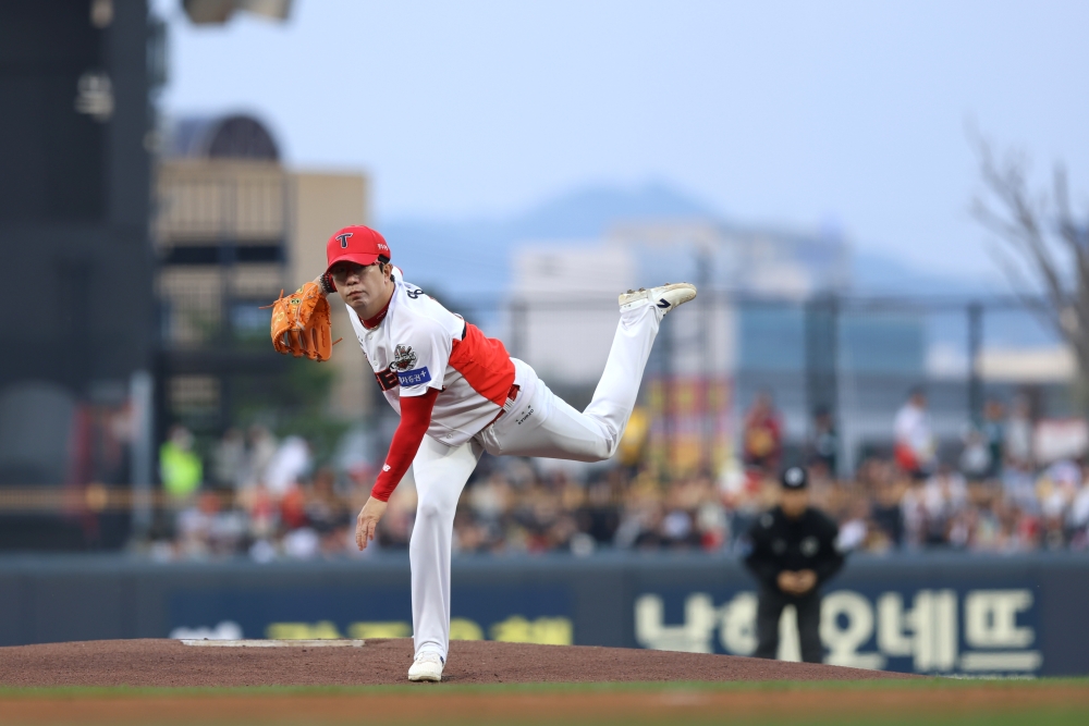 11일 오후 광주-KIA챔피언스필드에서 열린 '2025 신한 SOL Bank KBO리그' SSG 랜더스와 KIA 타이거즈의 경기, KIA가 3:9로 패배하면서 2연패에 빠졌다. 선발투수 양현종은 4⅓이닝 7피안타 3사사구 3탈삼진 6실점으로 패전투수가 됐다. KIA 타이거즈