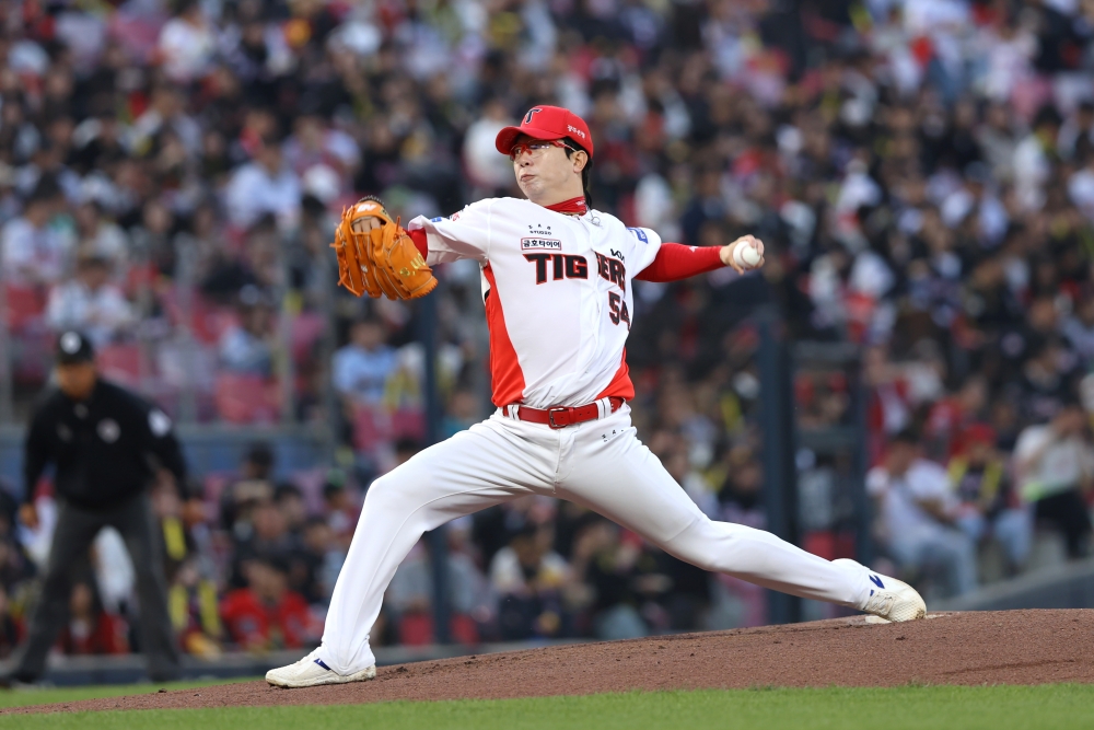 11일 오후 광주-KIA챔피언스필드에서 열린 '2025 신한 SOL Bank KBO리그' SSG 랜더스와 KIA 타이거즈의 경기, KIA가 3:9로 패배하면서 2연패에 빠졌다. 선발투수 양현종은 4⅓이닝 7피안타 3사사구 3탈삼진 6실점으로 패전투수가 됐다. KIA 타이거즈