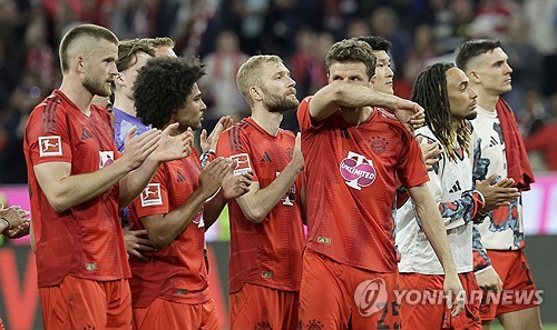 바이에른 뮌헨과 도르트문트가 13일(한국시간) 독일 뮌헨에 있는 알리안츠 아레나에서 열린 2024-2025시즌 분데스리가 29라운드 '데어클라시커' 맞대결에서 2-2 무승부를 기록했다. 연합뉴스