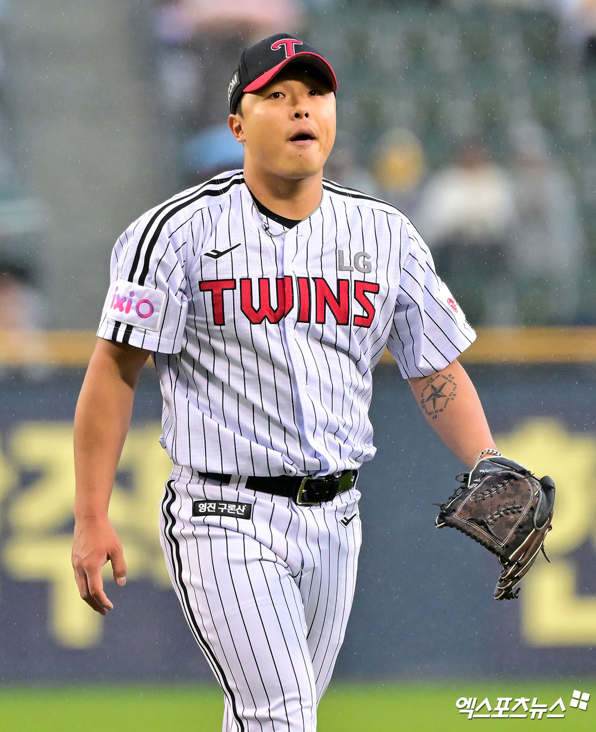 LG 투수 이지강은 지난 12일 잠실구장에서 열린 '2025 신한 SOL Bank KBO 리그' 두산과 주말 시리즈 두 번째 경기에서 구원 등판했다. 양의지와 추재현 상대 3번과 4번 중심 타선을 모두 삼진으로 처리해 눈길을 끌었다. 엑스포츠뉴스 DB