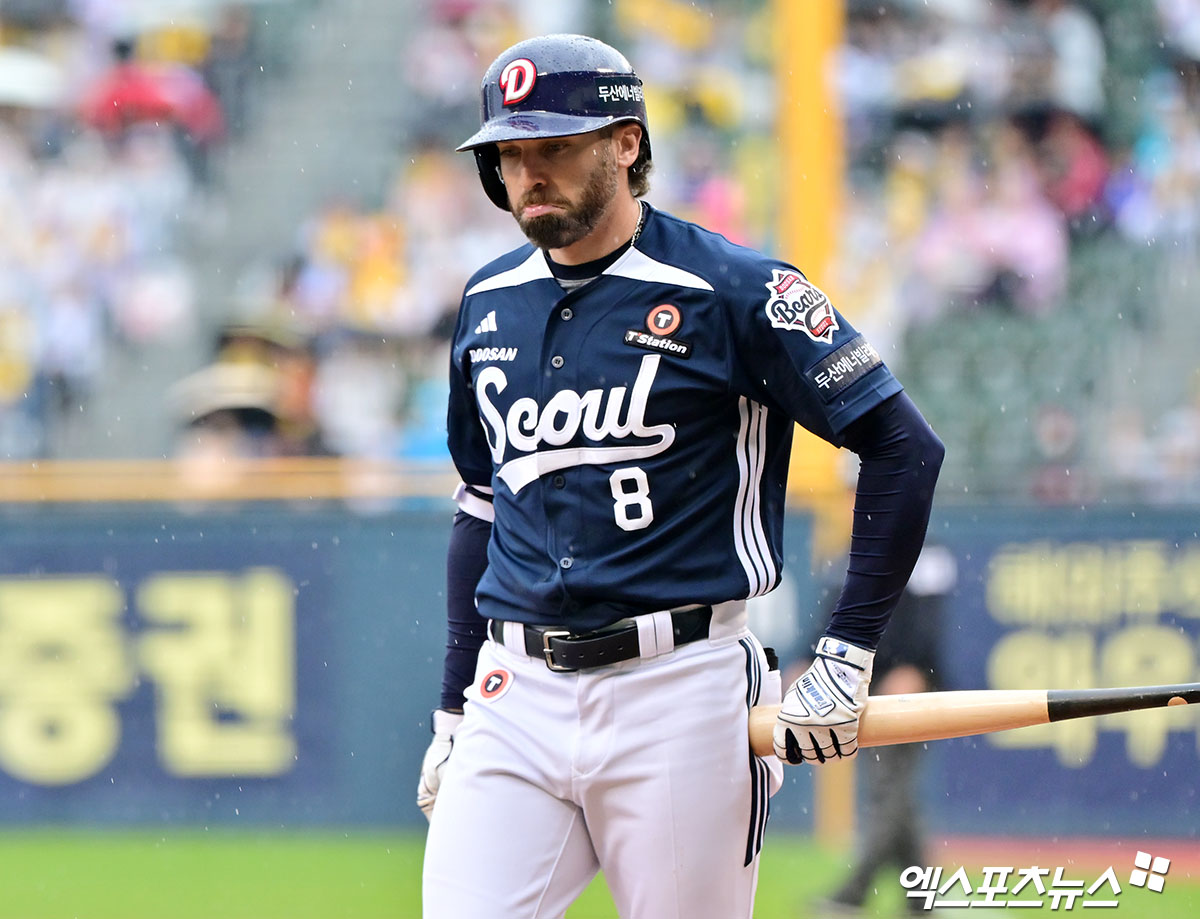 두산 외야수 케이브는 13일 잠실구장에서 열린 '2025 신한 SOL Bank KBO 리그' LG와 주말 3연전 마지막 경기에서 3번타자 우익수로 선발 출전했다. 4회초 상대 구원 투수 이지강 상대로 KBO리그 첫 홈런을 쏘아 올려 팀 승리에 힘을 보탰다. 엑스포츠뉴스 DB