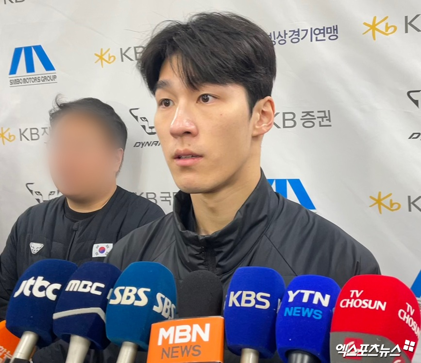 황대헌이 13일 서울 양천구 목동아이스링크에서 2025-2026시즌 쇼트트랙 국가대표 2차 선발대회를 마친 뒤 인터뷰에 임하고 있다. 엑스포츠뉴스 목동, 최원영 기자