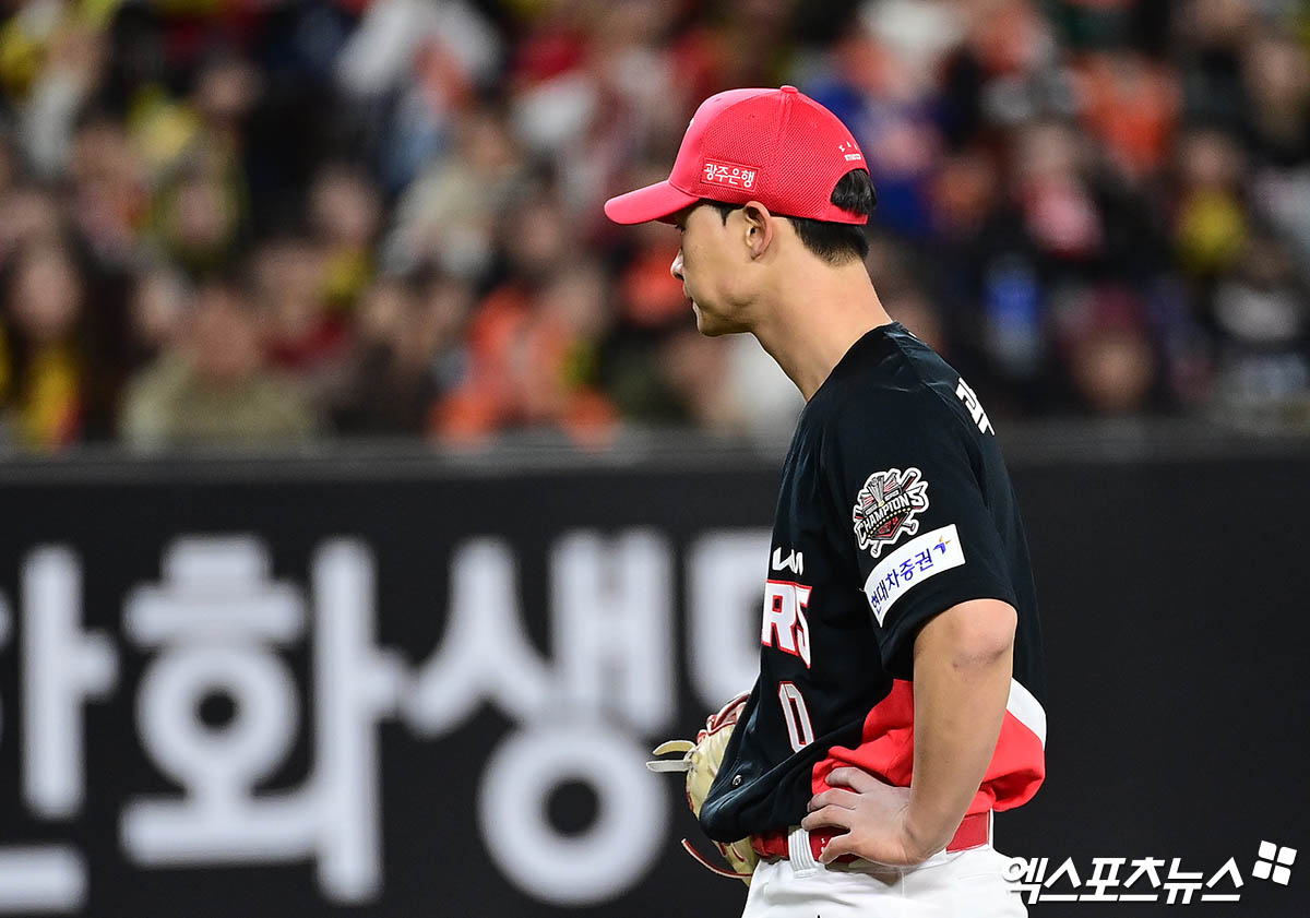 KIA 타이거즈 투수 곽도규가 좌측 주관절 굴곡근 및 인대 손상 진단을 받았다. 향후 내측측부인대 재건술을 받을 예정이다. 엑스포츠뉴스 DB
