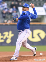 후라도 '혼신의 역투'[포토]