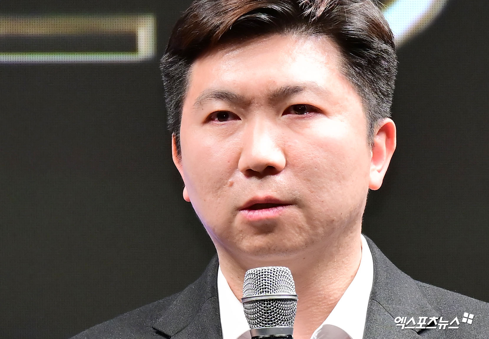 14일 오후 서울 종로구 JW메리어트동대문스퀘어서울에서 'KTTA AWARDS 2025'에 참석한 유승민 대한체육회장 당선인이 헌정 영상을 본 후 소감을 말하고 있다. 엑스포츠뉴스DB