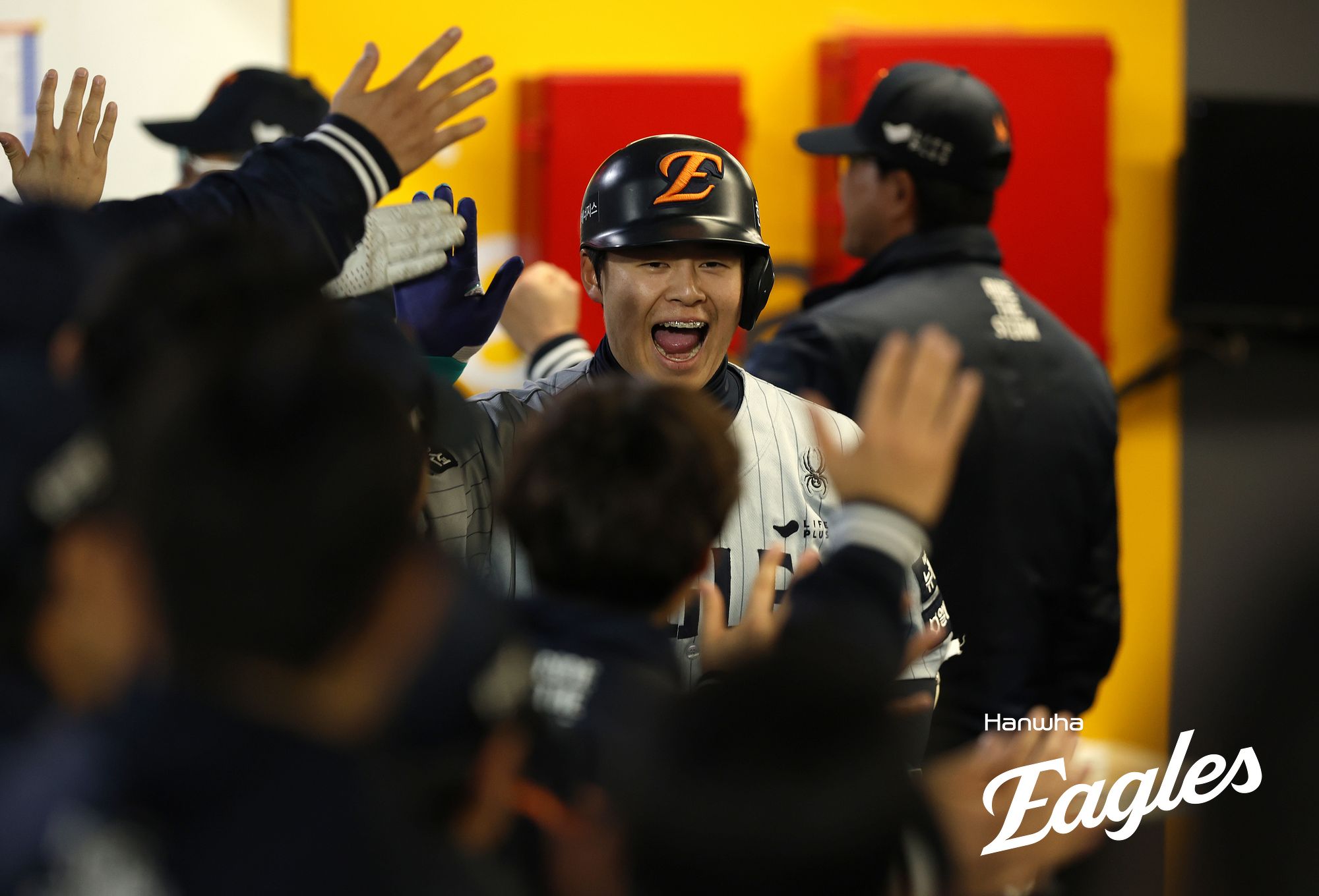 16일 인천SSG랜더스필드에서 열린 2025 신한 SOL Bank KBO리그 한화 이글스와 SSG 랜더스의 경기, 한화가 10-4 승리를 거두고 3연승을 달성했다. 한화 노시환은 멀티 홈런 포함 3안타 5타점 맹활약을 펼치고 팀의 승리를 이끌었다. 한화 이글스